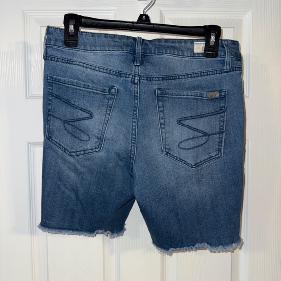 WOMENS SEVEN7 BERMUDA SHORTS - Picture 2 of 3